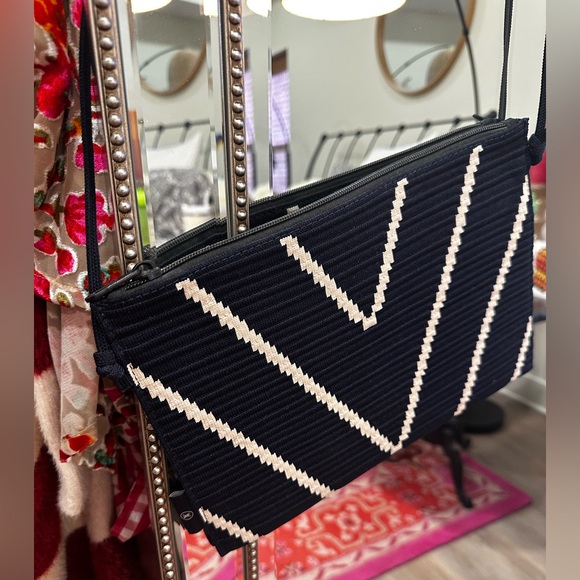 Stylish Navy Crossbody Bag - Picture 2 of 8